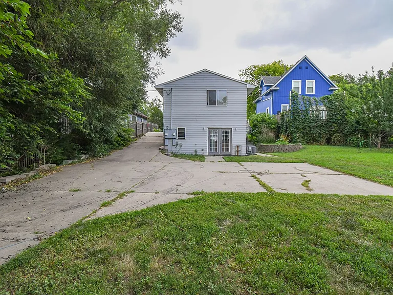 1115 N Duluth Ave — Photo 37