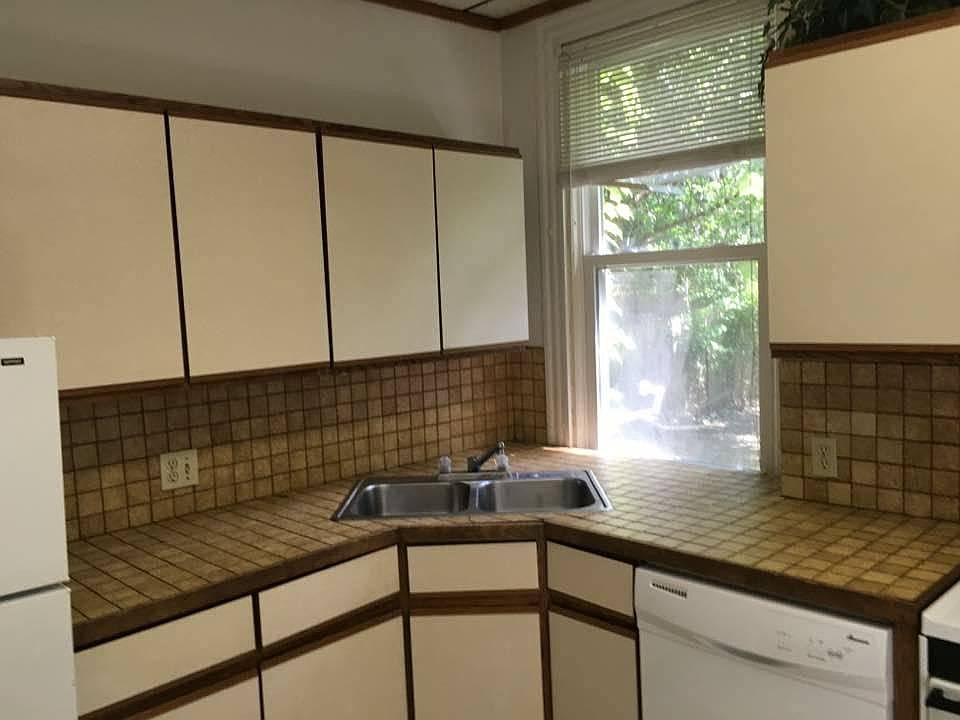 2nd image of 5524 Howe St #1