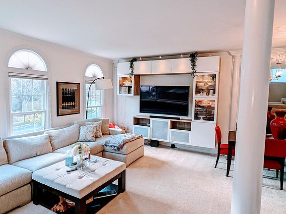 Bright and airy living/dining room