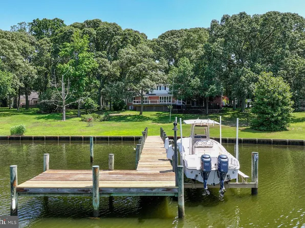 10 Sonora Dr, Pasadena, MD 21122