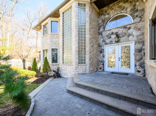 17 Gallo Way, Edison, NJ 08820