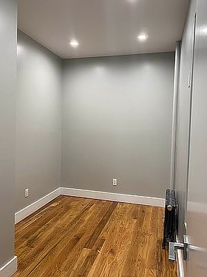3rd image of 502 Jackson Ave #2F