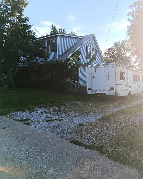 1st image of 629 Royal Heights Rd