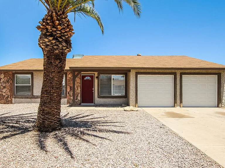 7014 W Canterbury Dr — Photo 1