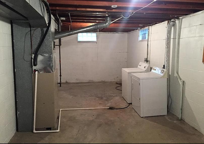2nd image of 130 Cherrington Rd #130