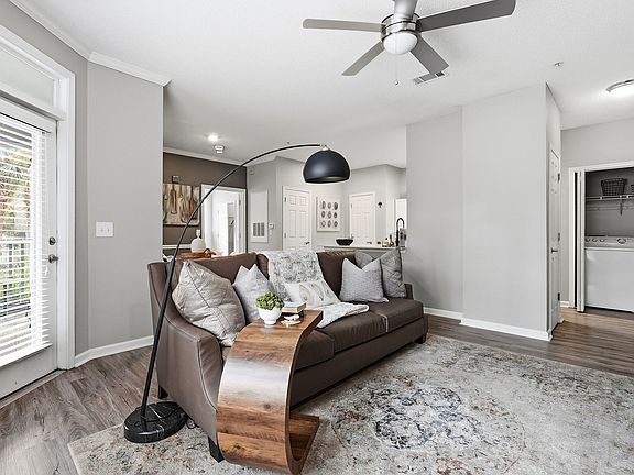 3rd image of 100 Eighty Oak Ave #10-1009