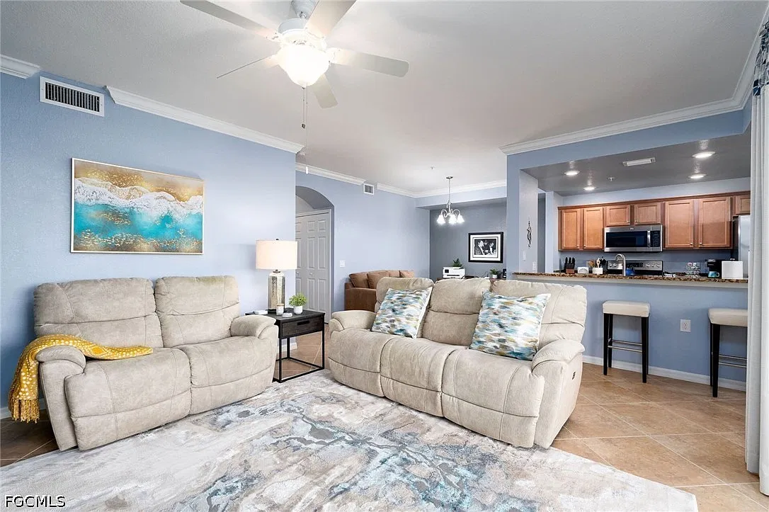 2 bed, 2.0 bath, 1162 sqft, $9,750 — Photo 2
