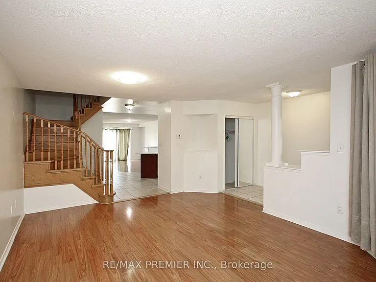 205 Equator Cres — Photo 3