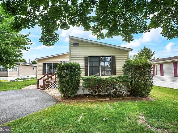 2nd image of 10 Meadow Run Pl