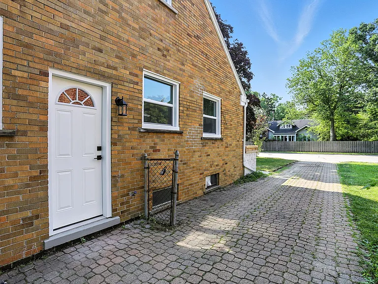 1808 W Twelve Mile Rd — Photo 18