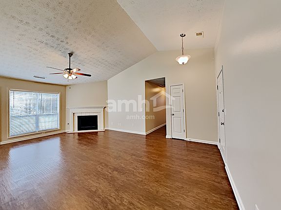 4th image of 166 Crestworth Xing