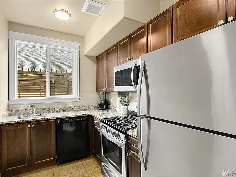 2829 W Lake Sammamish Pkwy NE — Photo 6