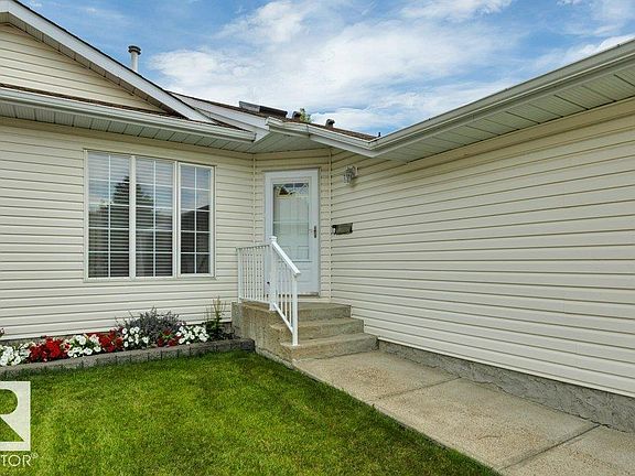 2nd image of 221 Ravine Vlg