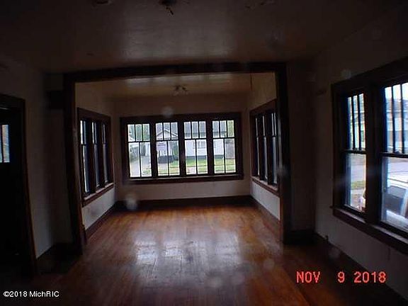 2nd image of 3225 Peck St