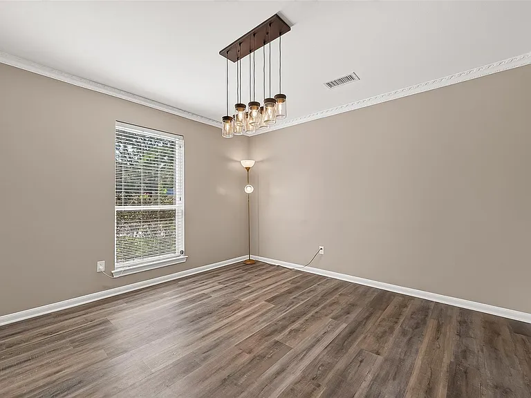 919 Longview Dr — Photo 9