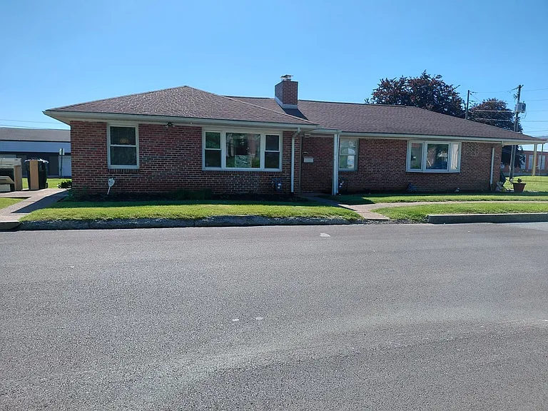 3003 Pennwood Rd — Photo 1
