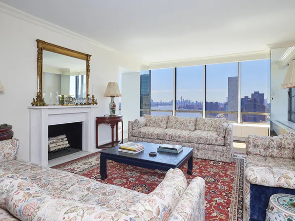 870 United Nations Plaza image 4 of 19