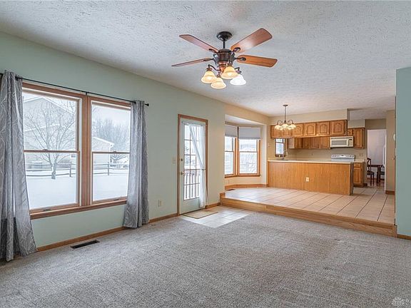 5th image of 924 Decker Dr