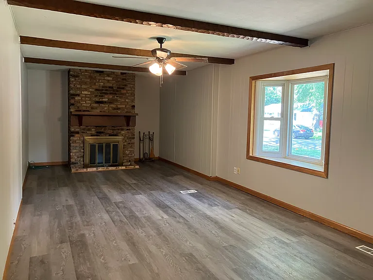 601 Ridgewood Ct — Photo 2