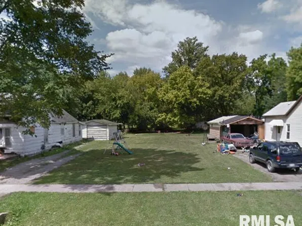 209 S Walnut St, Du Quoin, IL 62832