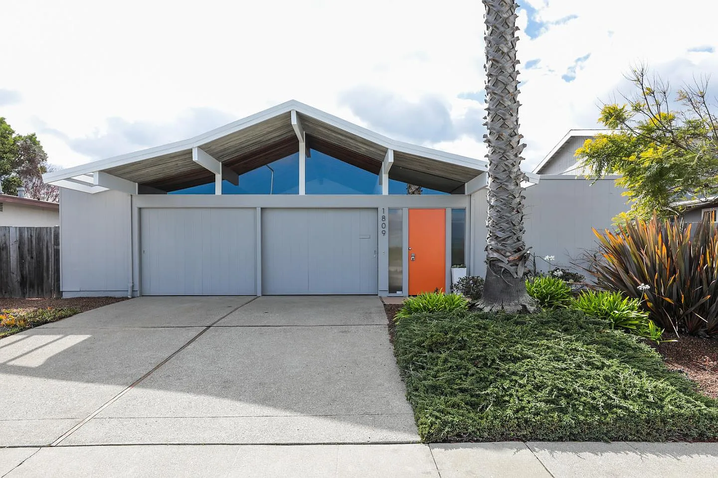1809 Beach Park Blvd photo 1
