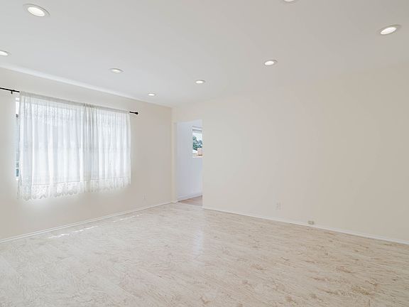 5th image of 10539 Samoa Ave