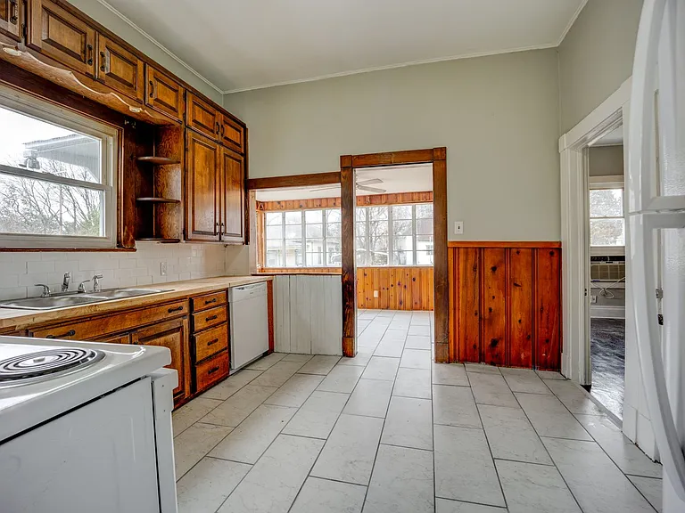 SF-025-800 South 19th Street House — Photo 16