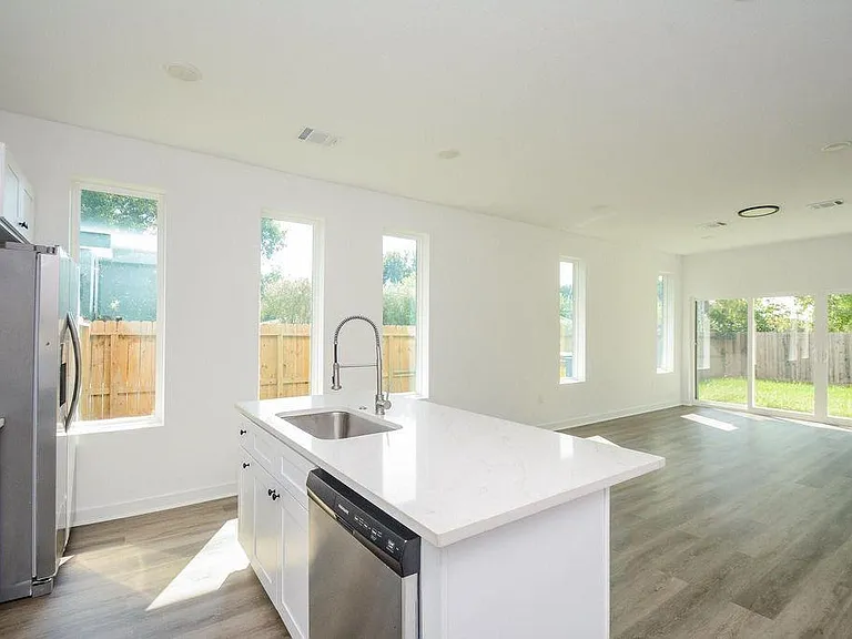 4358 Clover St #A — Photo 6