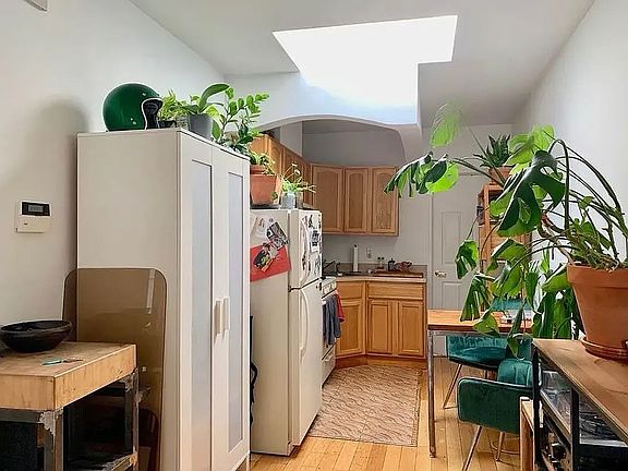 2nd image of 140 Richardson St APT 2