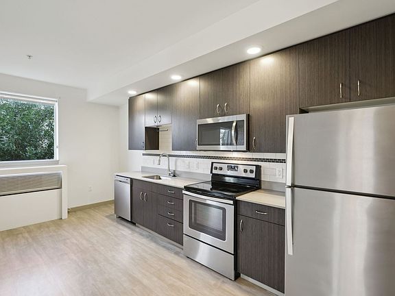 5th image of 3011 NE Killingsworth St APT 405