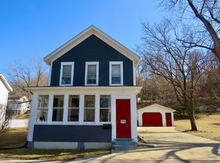 303 3rd St, Galena, IL 61036