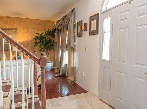 4th image of 13 Mill Brook Ct