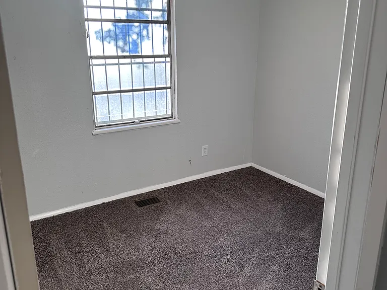 3204 N Fonshill Ave — Photo 8