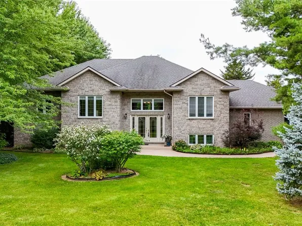 8653 Vance Dr, Lambton Shores, ON N0N 1J7