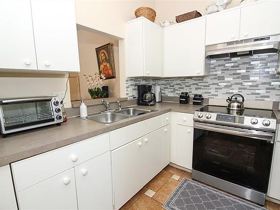 5th image of 6013 Scotchwood Gln APT 11