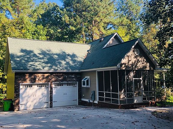 3rd image of 285 Thompson Ln