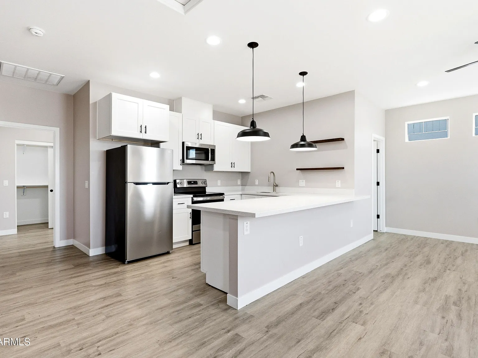 3 bed, 2.0 bath, 1317 sqft, $1,895 — Photo 2