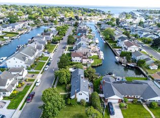 34 Seabreeze Rd, Massapequa, NY 11758