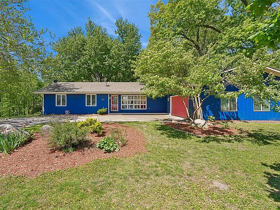 3rd image of 33845 Oak Ridge Blvd