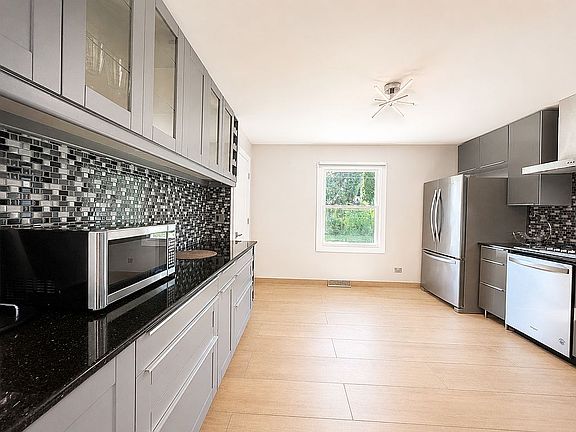 4th image of 722 N Stephen Dr