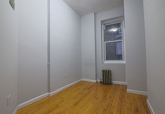 4th image of 34 1/2 Saint Marks Pl APT 4