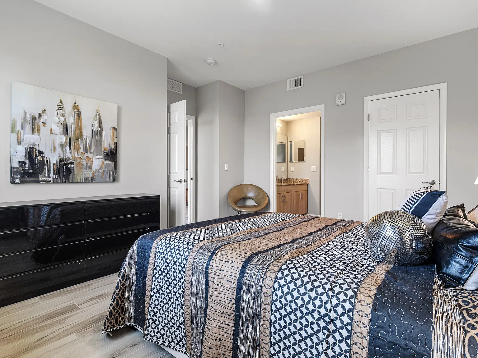 The Apartments at The Isles of Porto Vista — Photo 3