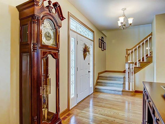 4th image of 2525 Harmony Ct