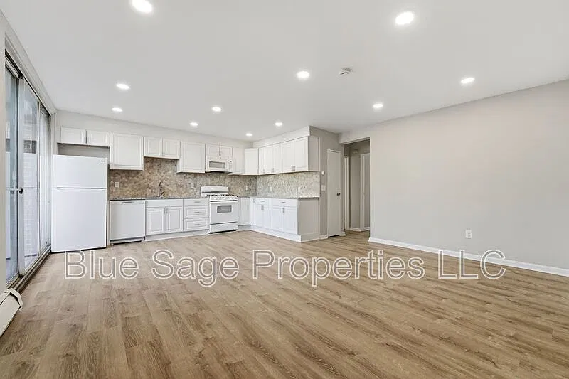 1 bed, 1.0 bath, 635 sqft, $1,195 — Photo 2