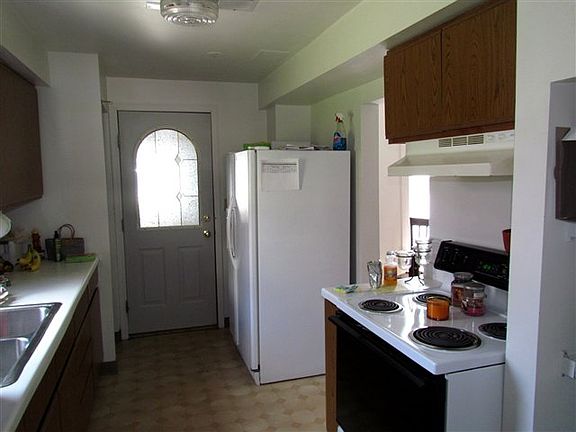 4th image of 1218-1218 1/2 E 4th St