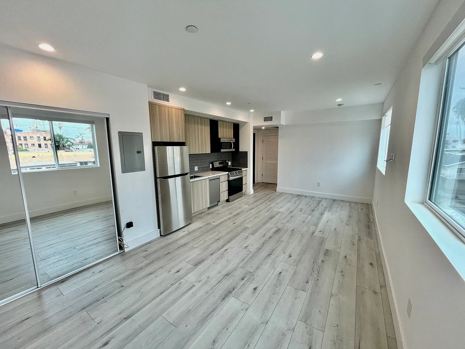 Studio, 490 sqft, $1,995 — Photo 2