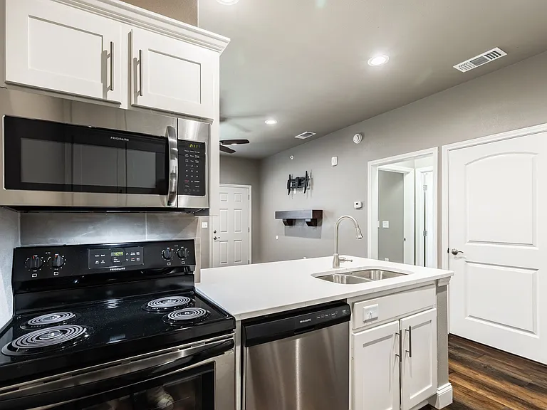 2409 Bois D Arc St — Photo 6