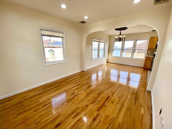 4th image of 3 Knox Ave Floor 2