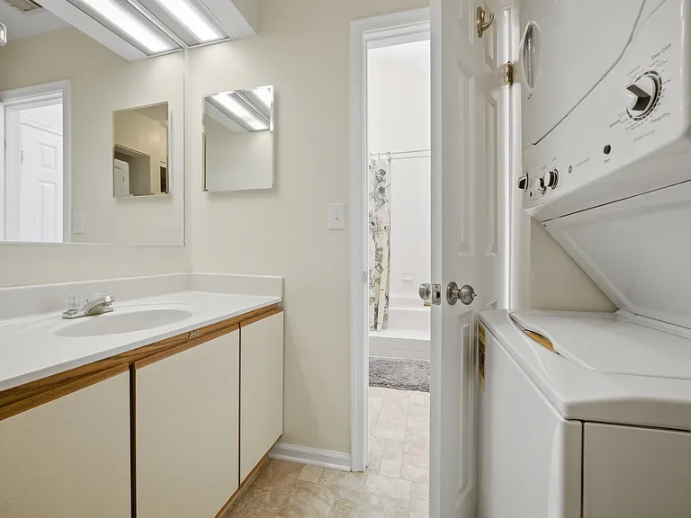 1001 Saint Andrews Way #B — Photo 18