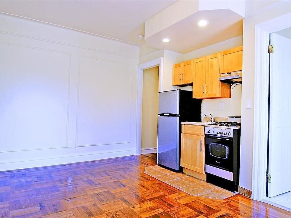 2nd image of 267 Edgecombe Ave APT 2B